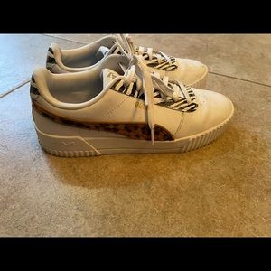 Barely used Women puma sneaker